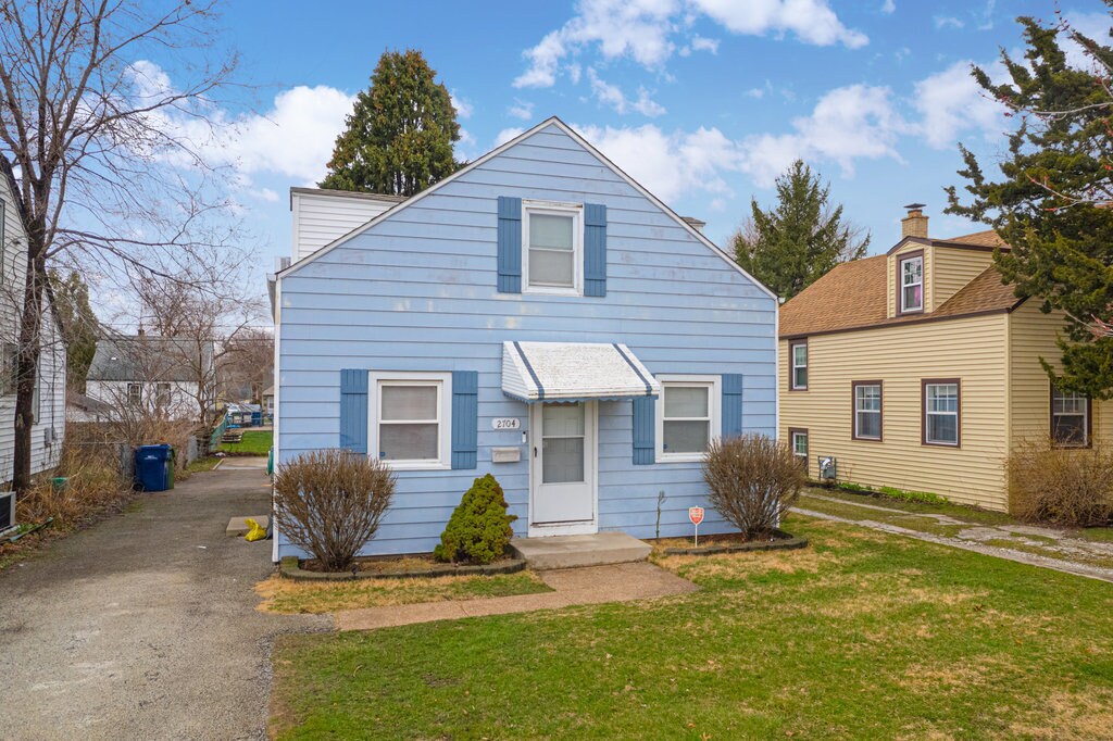 2704 W 90th Pl, Evergreen Park, IL 60805 House Rental in Evergreen