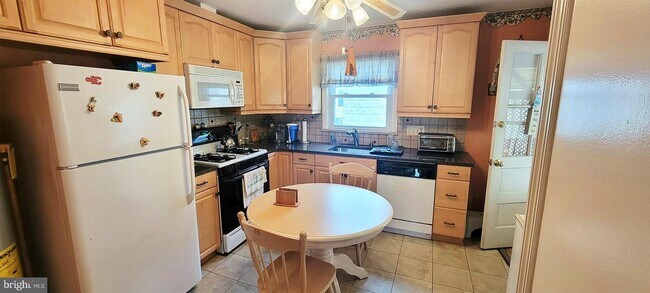 Foto del edificio - 568 Trenton Ave