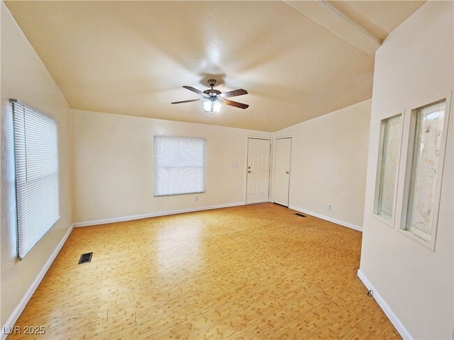 Foto del edificio - 1550 W Irons St