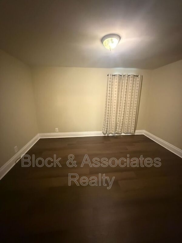 Foto del edificio - 1214 S Main St