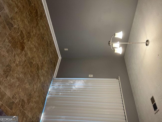 Foto del edificio - 9403 Forest Knoll Dr