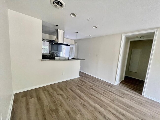 Building Photo - 9775 Pine Lake Dr