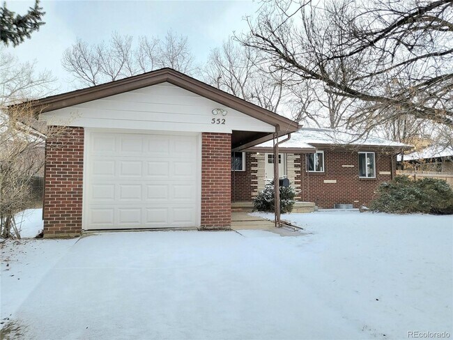 Front - 552 Galena St