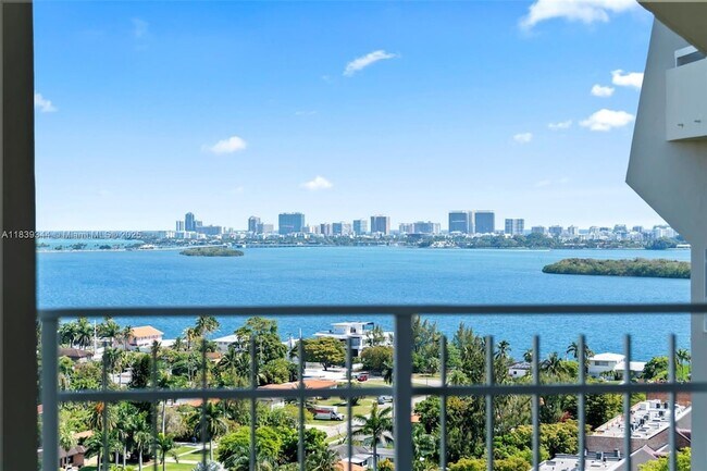 Foto del edificio - 1000 Quayside Terrace