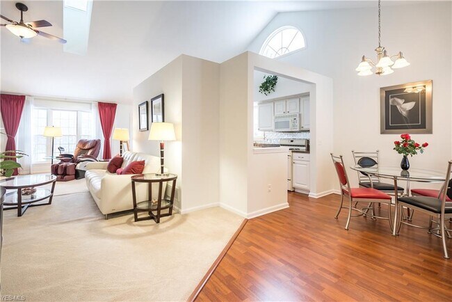 Foto del edificio - 554 Fountainview Trail