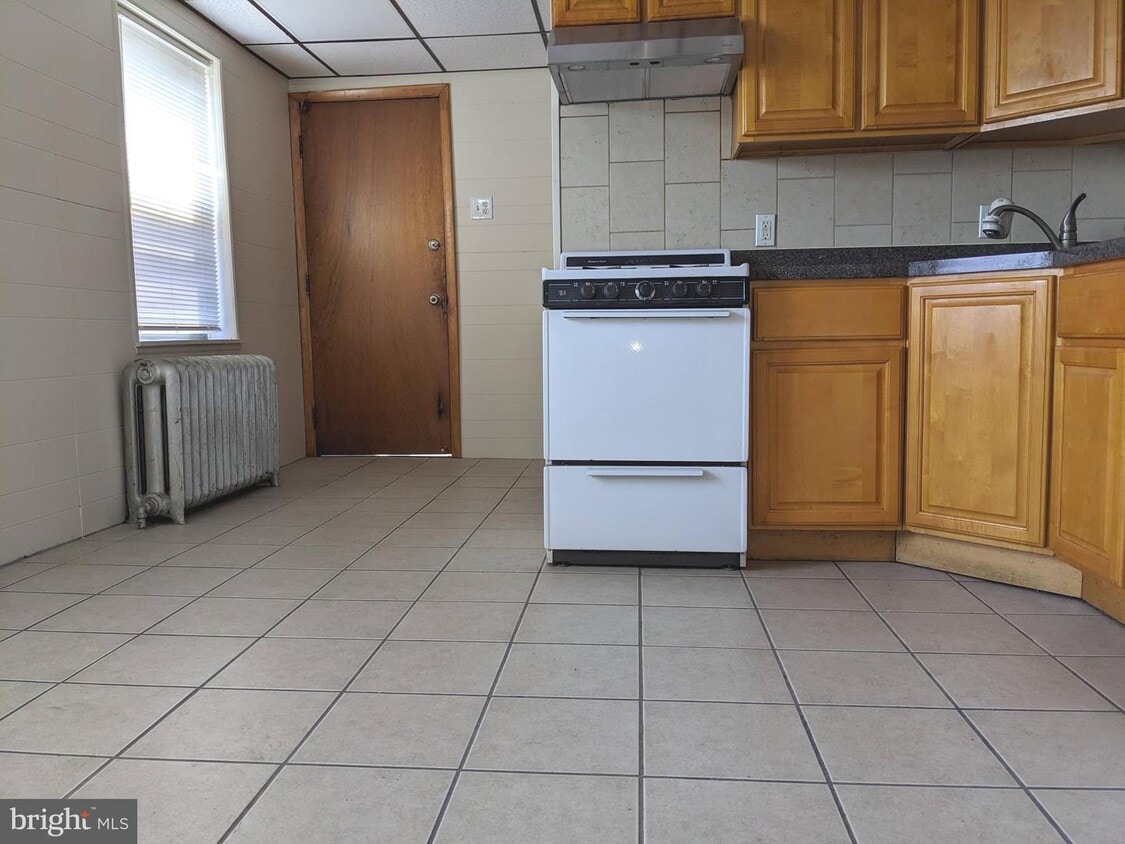 Primary Photo - 817 Wharton St