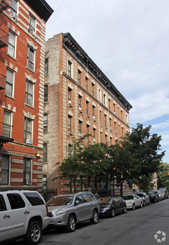 Building Photo - 211 Wadsworth Ave
