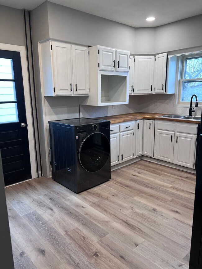 New Renovation! 5 Bedroom 1 bath home House Rental in West