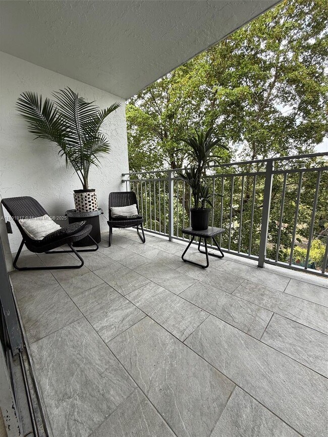 Foto del edificio - 680 NE 64th St