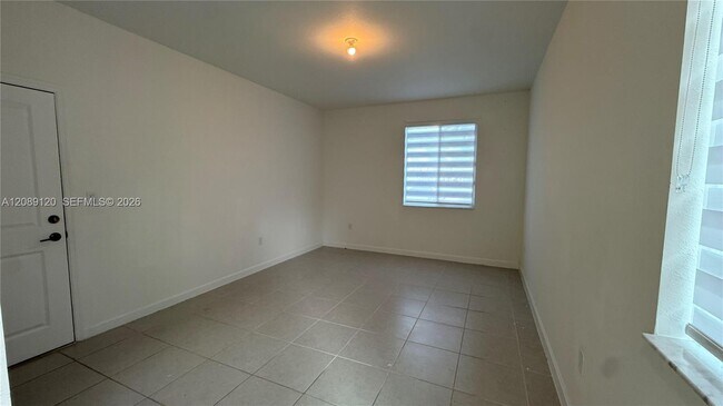 Building Photo - 679 SE 13th Street Cir