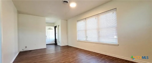 Foto del edificio - 613 Cedar Dr