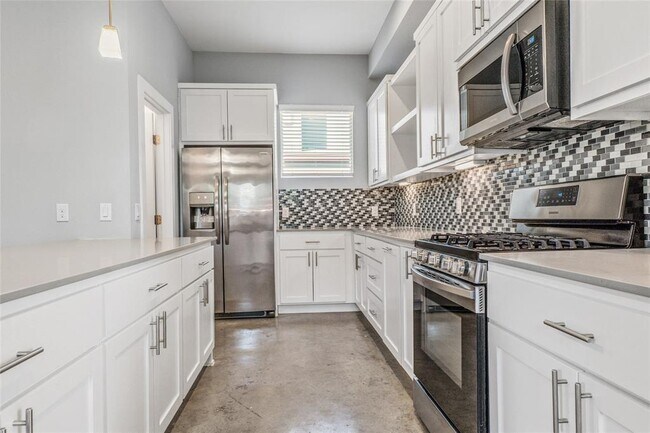 Building Photo - 6911 Meador Ave