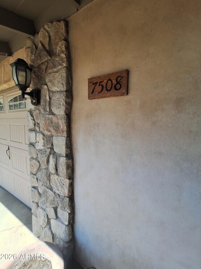 Foto del edificio - 7508 E Cambridge Ave