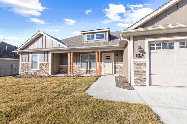 Building Photo - 1451 Spring Mountain Dr
