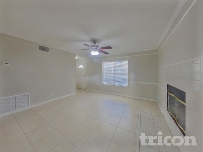 Building Photo - 12739 Serenade Cir N