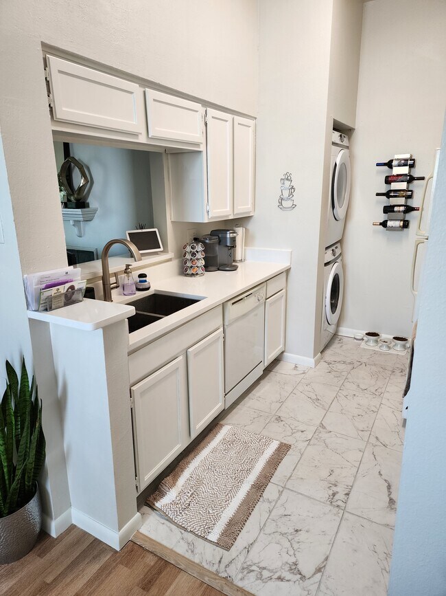 Ejemplo de unidad amueblada - 3701 Cedarplaza Ln