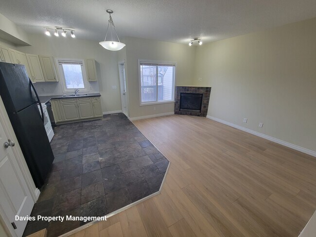 Photo du bâtiment - 171 Brintnell Blvd NW