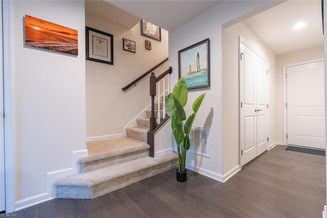 Building Photo - 605 Brickell Chase