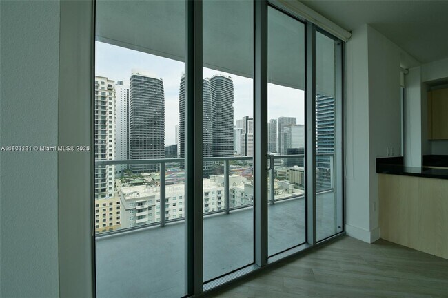 Building Photo - 1111 SW 1st Ave