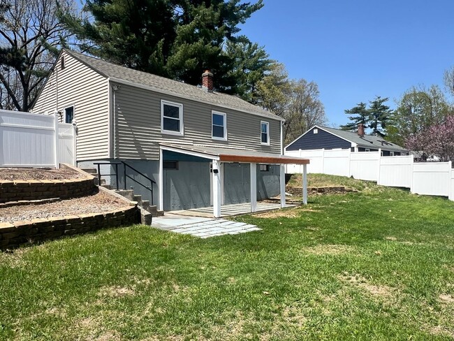 Foto del edificio - Single Family Ranch for Rent In Sixteen Ac...