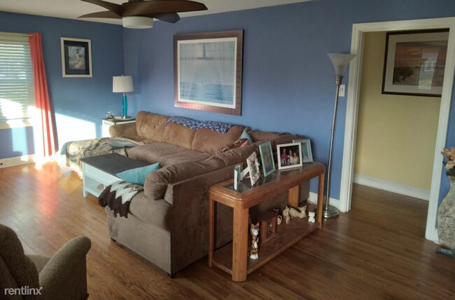 Building Photo - 3 br, 1 bath House - 815 Mullins St