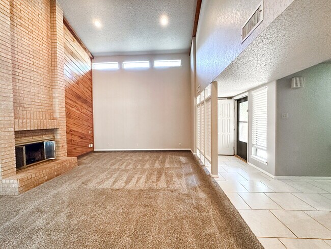 Building Photo - Newly Updated 2 Story Duplex