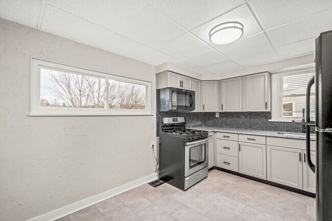 Foto del edificio - Stunning 3 bedroom home in South Park avai...
