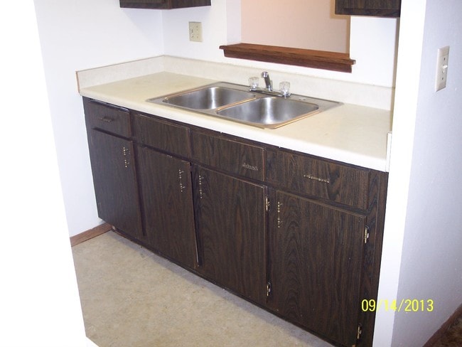 Building Photo - 10628 W Bobolink Ave