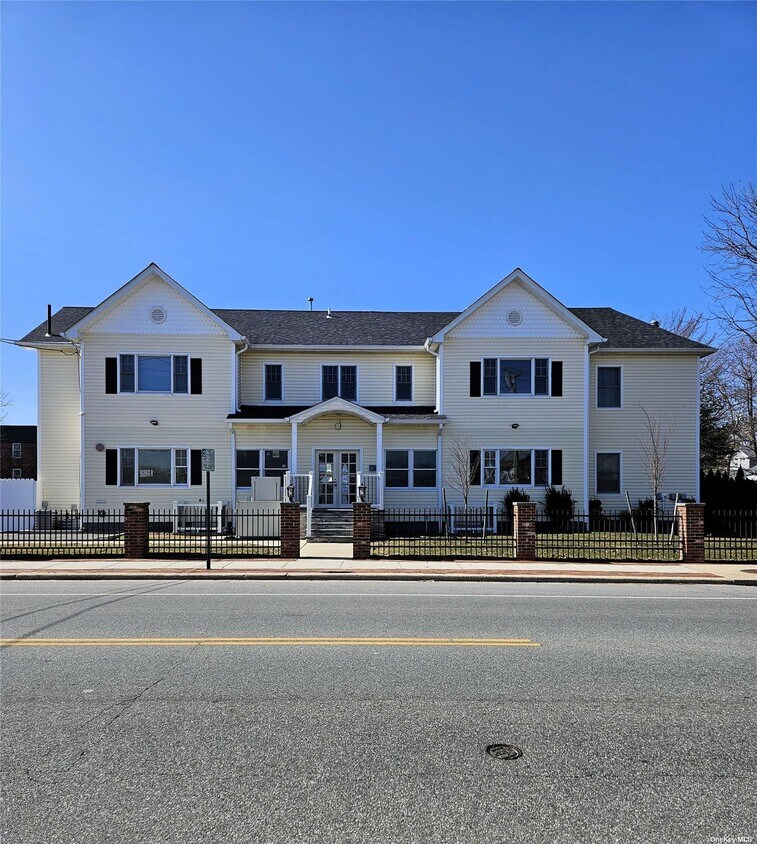 93 Hempstead Ave Unit 103, Lynbrook, NY 11563 Room for Rent in