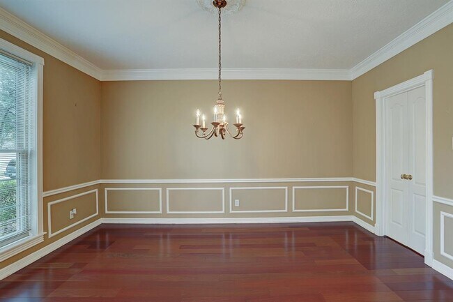 Building Photo - 919 Live Oak Ln