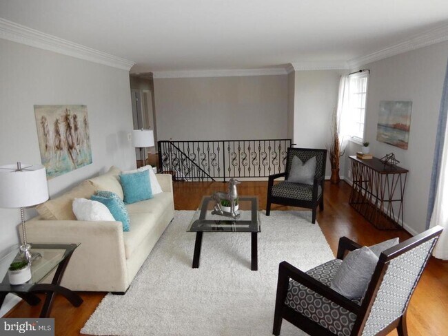 Foto del edificio - 7115 Warbler Ln