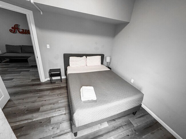 Foto del edificio - 4 Bed / 2 Bath in West Campus – Bring Your Roommates