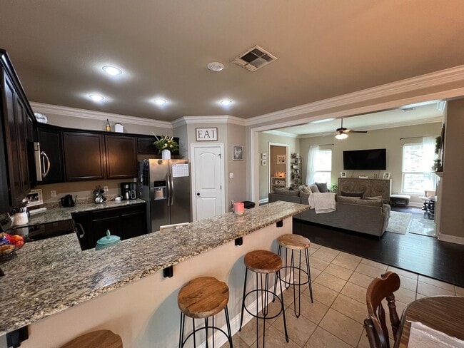 Foto del edificio - Beautiful Open Floor Plan Home in Keystone at Galvez Subdivision