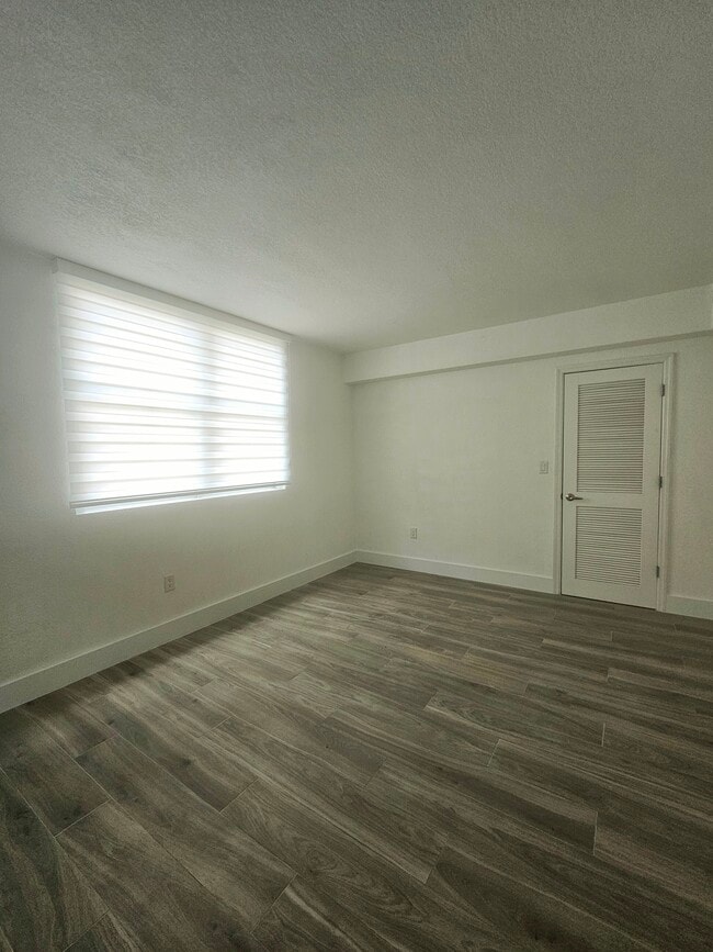 Foto del edificio - 7501 E Treasure Dr