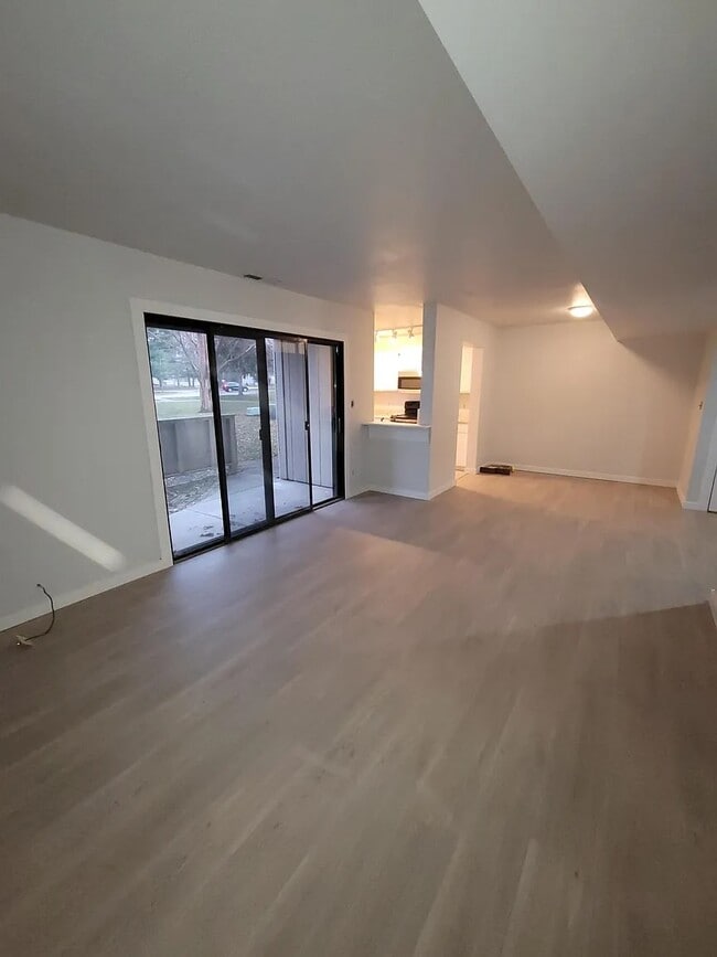 Building Photo - 2127 Melrose Dr