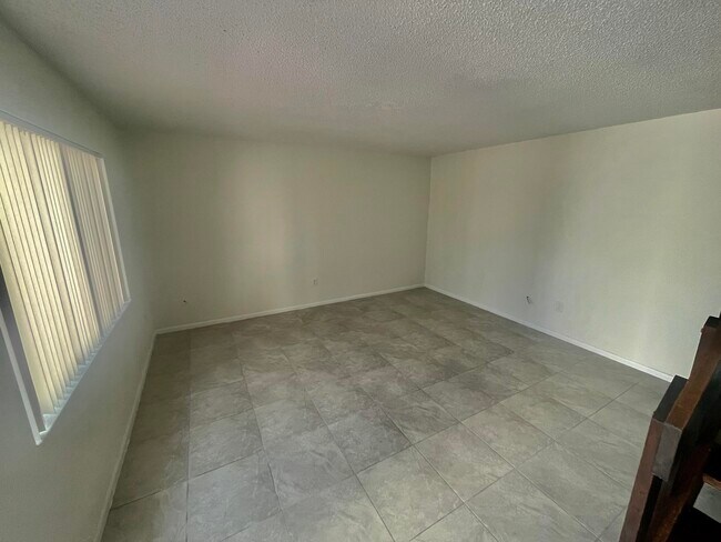 Building Photo - 8759 Oleander Ct
