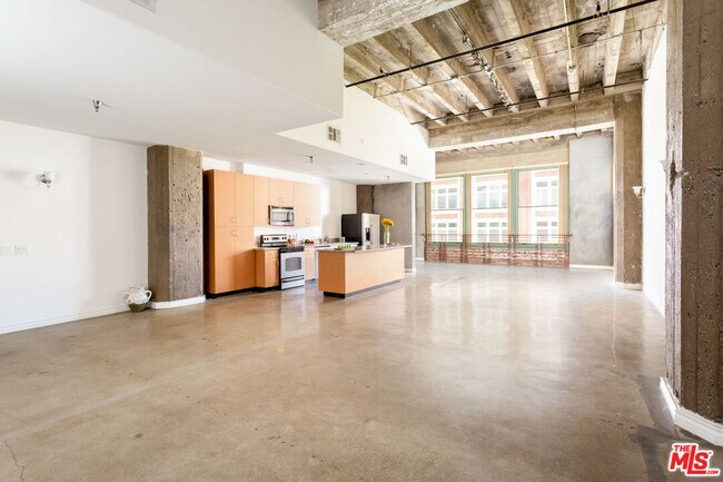 Building Photo - 711 S Olive St