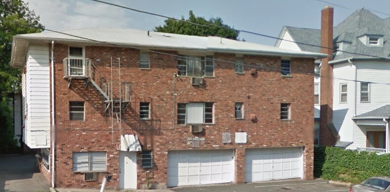 Foto del edificio - 219-221 Paulison Ave