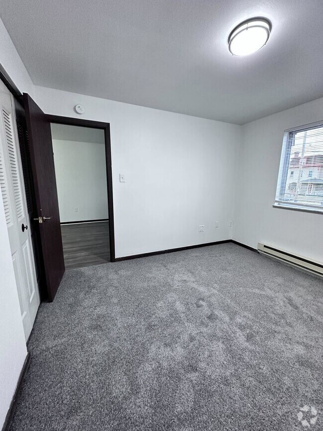 Building Photo - 757 5th St