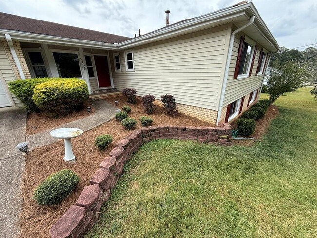 Building Photo - 1106 Lincoln Dr