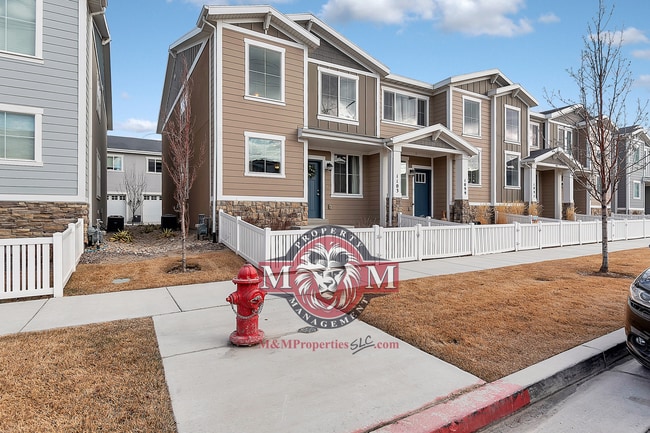Foto del edificio - 3 Bed 2.5 Bath Townhome in Bluffdale