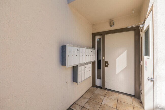 Photo - 2308 Warring St Apartments