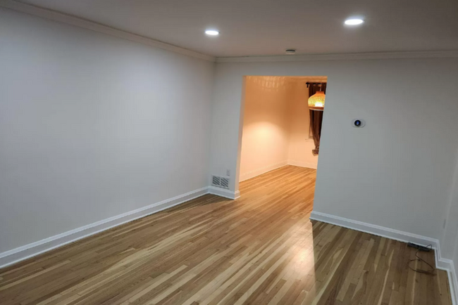 Building Photo - 3 Bedroom Townhome