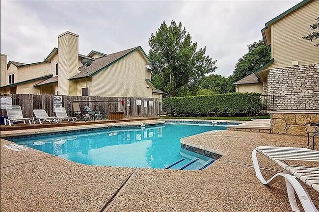 Foto del edificio - 12212 Brigadoon Ln