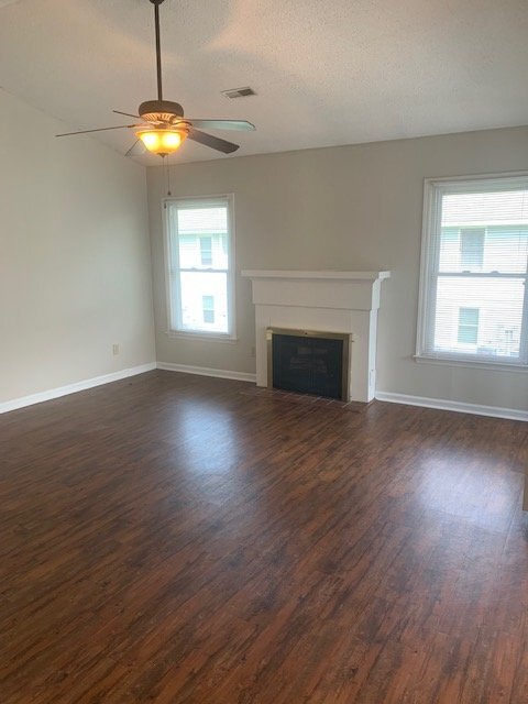Foto principal - 3 Bed / 2 Bath at Willoughby Park