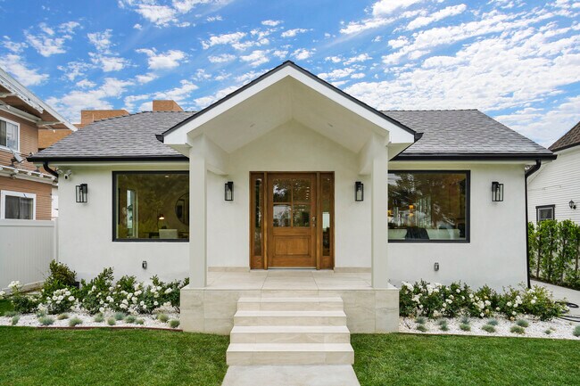 Building Photo - 606 N Lucerne Blvd