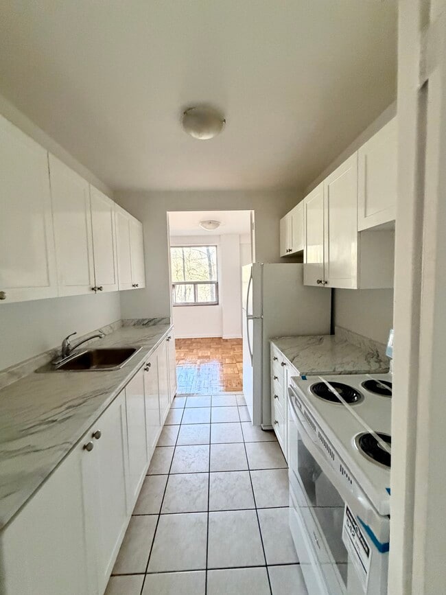 Kitchen - Valleyview Apartments