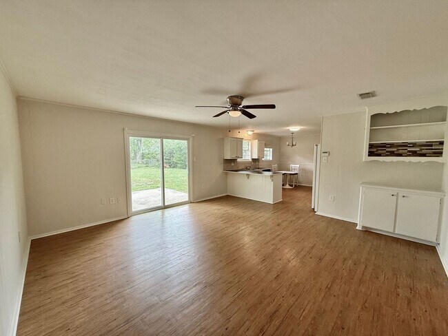 Building Photo - 4 Bedroom House on Drusilla off Jefferson Hwy