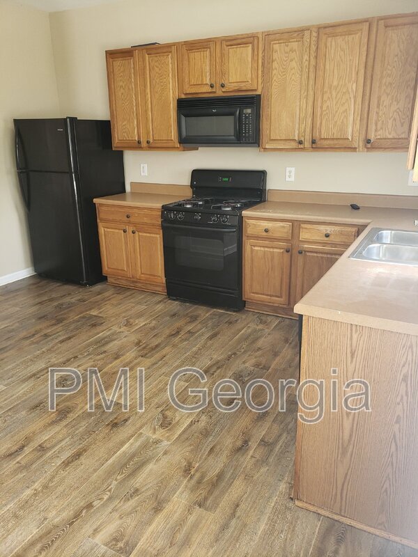 Primary Photo - 105 Stallion Way