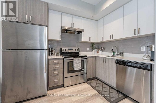 Photo du bâtiment - 5240-5240 Dundas St